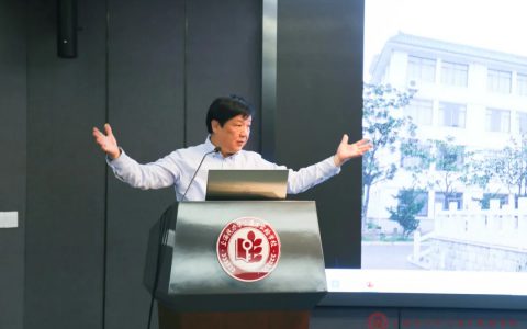 进才中学胡瑞峰校长来我校开展师德素养专题讲座